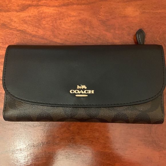 NWT authentic Coach Checkbook Wallet. Brown/black. New in the box. Matching purs - Picture 3 of 16